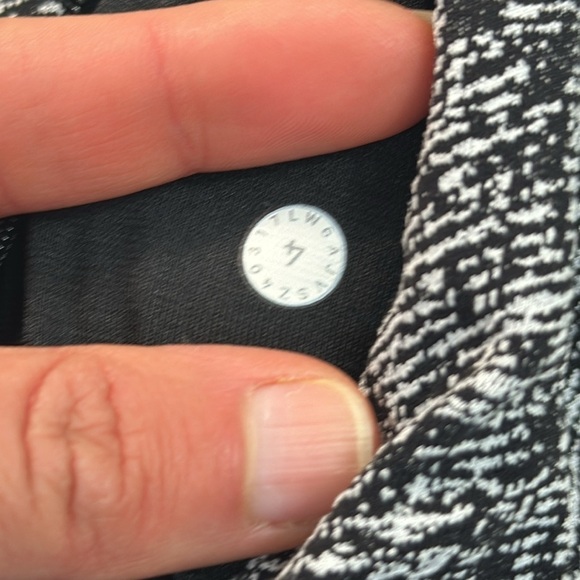 Lululemon Run On Crop (21") Luxtreme Irregular Denim Twill Black White - Picture 5 of 6